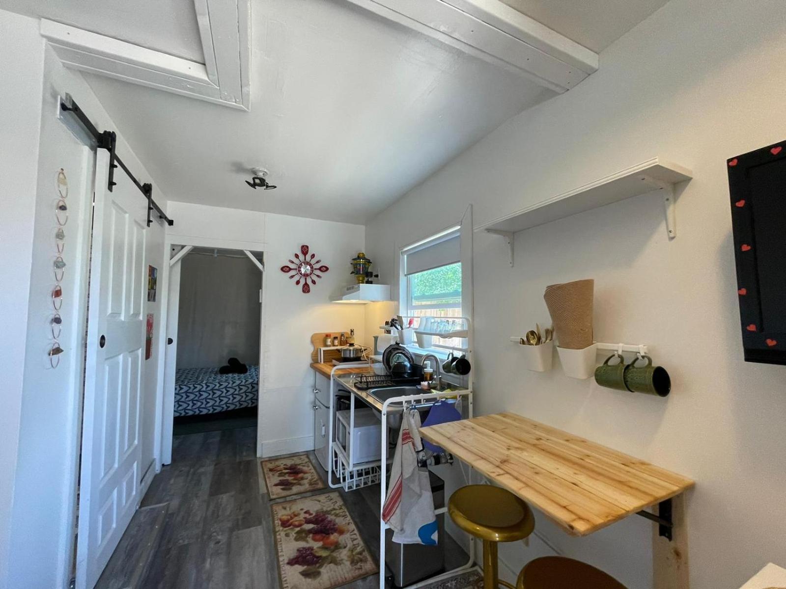 Petite Guesthouse With Kitchenette And Private Bathroom เลคอิซาเบลลา ภายนอก รูปภาพ